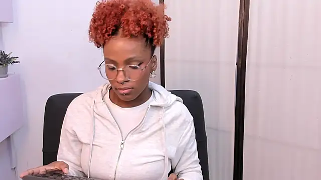 LiannaDixon online show from 8, 3, 2025