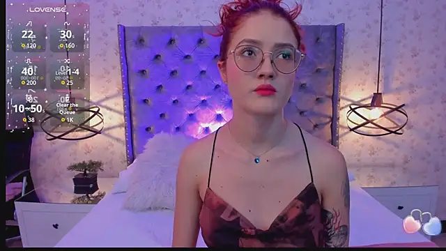 Snapshot of MiaWinx chatting on 5, 2, 2025 MiaWinx online show from 5, 2, 2025