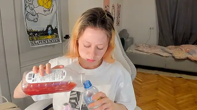 Snapshot of Silly__Milly chatting on 6, 12, 2024 Silly  Milly online show from 6, 12, 2024