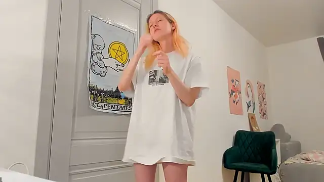 Snapshot of Silly__Milly chatting on 6, 12, 2024 Silly  Milly online show from 6, 12, 2024