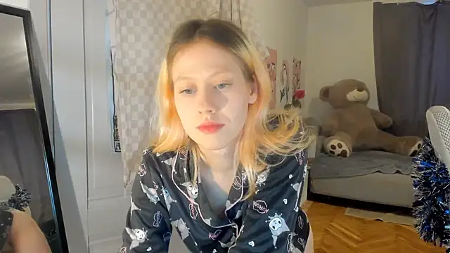 Snapshot of Silly__Milly chatting on 21, 12, 2024 Silly  Milly online show from 21, 12, 2024