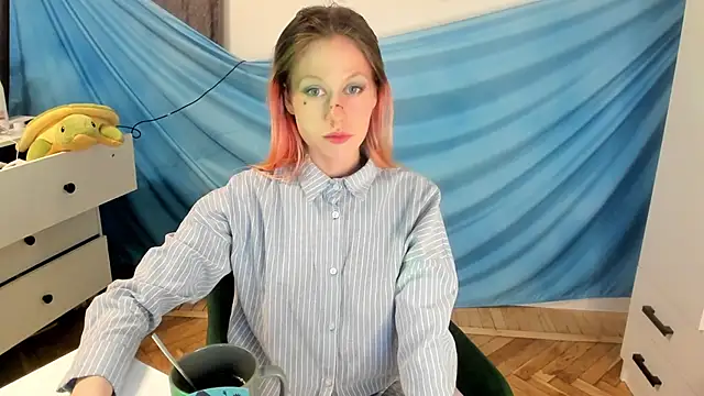 Snapshot of Silly__Milly chatting on 27, 10, 2025 Silly  Milly online show from 27, 10, 2025