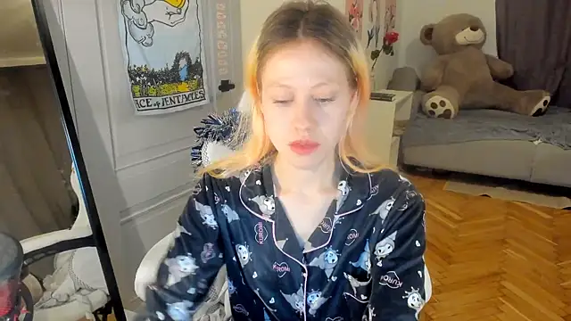 Snapshot of Silly__Milly chatting on 21, 12, 2024 Silly  Milly online show from 21, 12, 2024