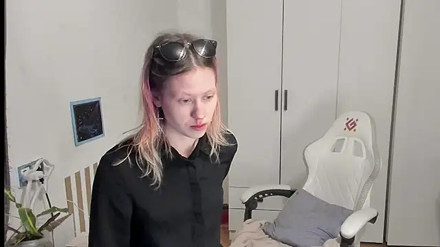 Snapshot of Silly__Milly chatting on 5, 6, 2026 Silly Milly online show from 5, 6, 2026