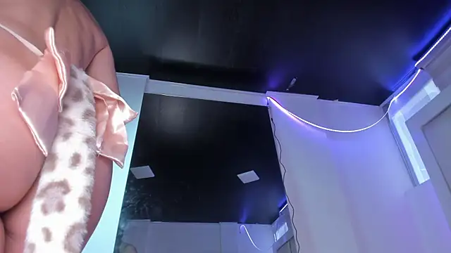 chrystal js online show from 8, 4, 2026