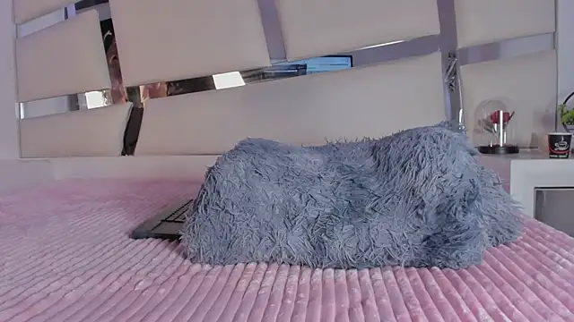 chrystal js online show from 12, 2, 2026