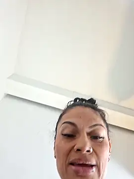 Amelie hills02 online show from 7, 2, 2026