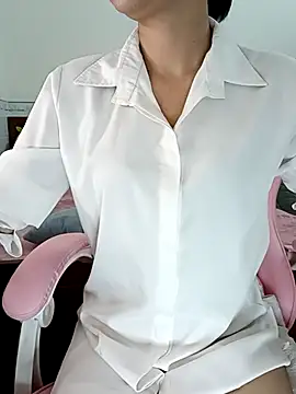 Snapshot of ___Erin___ chatting on 10, 11, 2025 Erin online show from 10, 11, 2025