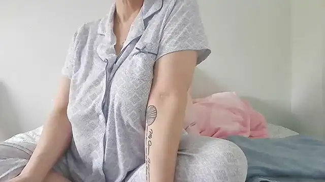 BlueEyezIrish online show from 2, 11, 2025