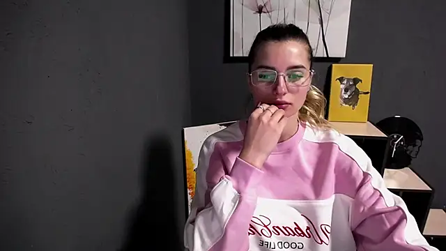 lady olivia  online show from 14, 4, 2026