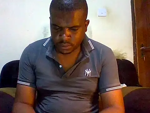 Snapshot of lui_cuuty chatting on 3, 10, 2025 lui cuuty online show from 3, 10, 2025