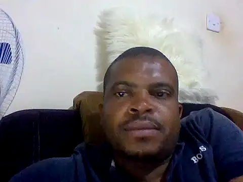 Snapshot of lui_cuuty chatting on 20, 10, 2025 lui cuuty online show from 20, 10, 2025