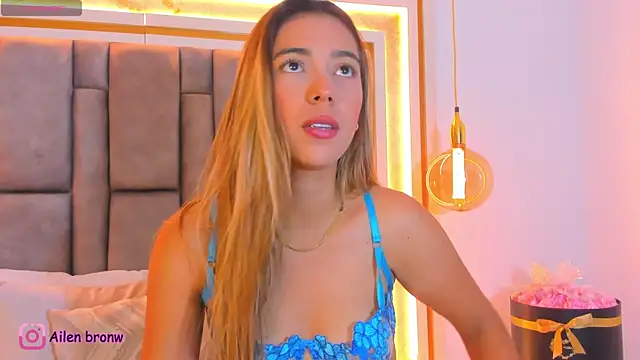 Snapshot of elianabrown chatting on 10, 10, 2025 elianabrown online show from 10, 10, 2025