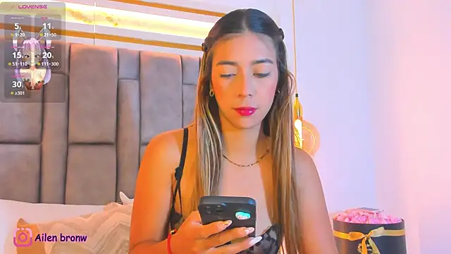 Snapshot of elianabrown chatting on 11, 11, 2025 elianabrown online show from 11, 11, 2025