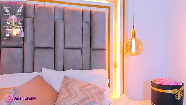 Snapshot of elianabrown chatting on 28, 11, 2025 elianabrown online show from 28, 11, 2025