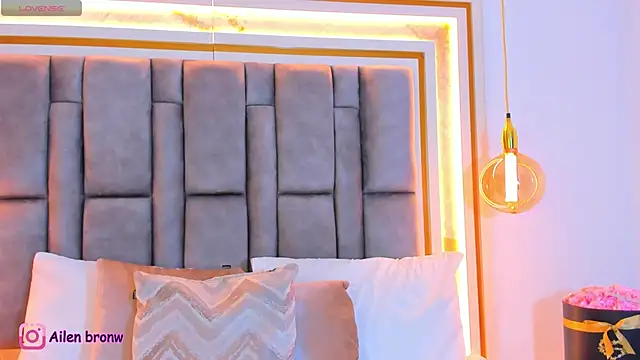 Snapshot of elianabrown chatting on 6, 11, 2025 elianabrown online show from 6, 11, 2025