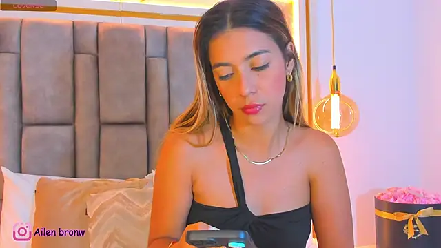 Snapshot of elianabrown chatting on 13, 11, 2025 elianabrown online show from 13, 11, 2025