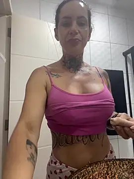 YasmimBrasil online show from 4, 11, 2025