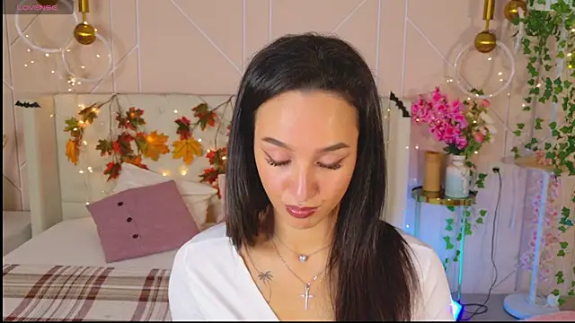 Lolly Neal online show from 8, 11, 2025