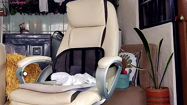 yanella fire online show from 29, 3, 2026