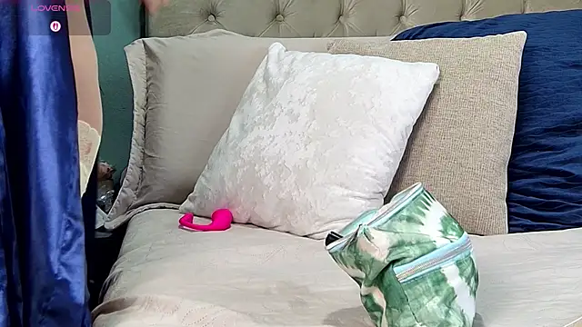 yanella fire online show from 25, 10, 2025