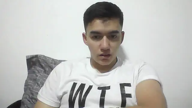 Snapshot of Estebitan_vm chatting on 20, 12, 2025 Estebitan vm online show from 20, 12, 2025