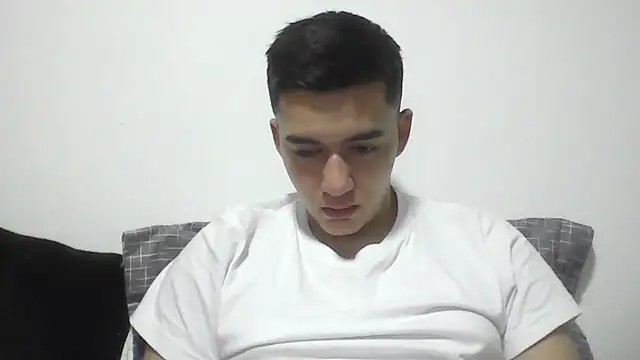 Snapshot of Estebitan_vm chatting on 16, 12, 2025 Estebitan vm online show from 16, 12, 2025