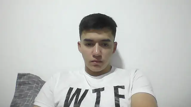 Snapshot of Estebitan_vm chatting on 19, 12, 2025 Estebitan vm online show from 19, 12, 2025