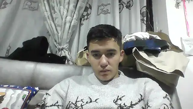 Snapshot of Estebitan_vm chatting on 22, 12, 2025 Estebitan vm online show from 22, 12, 2025