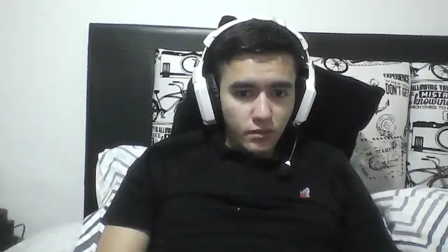 Snapshot of Estebitan_vm chatting on 3, 3, 2026 Estebitan vm online show from 3, 3, 2026