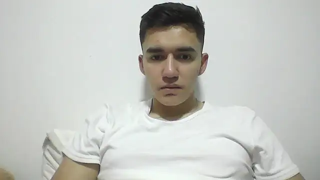 Snapshot of Estebitan_vm chatting on 4, 12, 2025 Estebitan vm online show from 4, 12, 2025