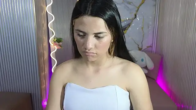 Snapshot of Chiara_tay chatting on 13, 4, 2026 Chiara tay online show from 13, 4, 2026