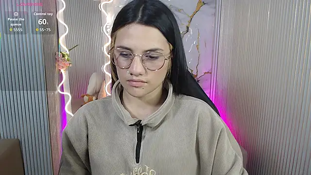 Snapshot of Chiara_tay chatting on 8, 5, 2026 Chiara tay online show from 8, 5, 2026