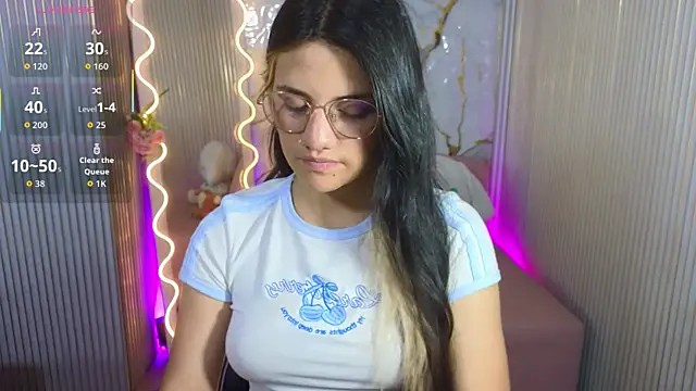 Snapshot of Chiara_tay chatting on 17, 4, 2026 Chiara tay online show from 17, 4, 2026