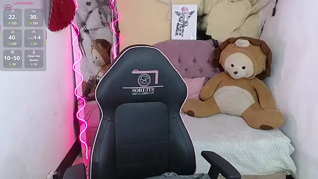 Snapshot of Chiara_tay chatting on 28, 10, 2025 Chiara tay online show from 28, 10, 2025