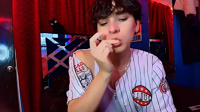 Snapshot of Luke_Howland chatting on 28, 11, 2025 Luke Howland online show from 28, 11, 2025