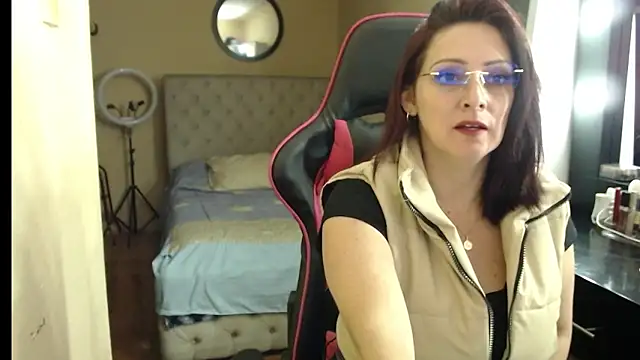 Carol Scottt online show from 21, 12, 2025