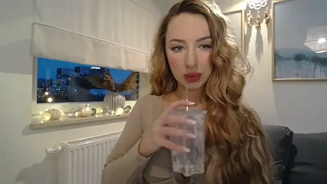 Snapshot of JulietteDiamond chatting on 10, 11, 2025 JulietteDiamond online show from 10, 11, 2025