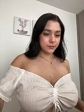 SophiaLaurens online show from 6, 11, 2025