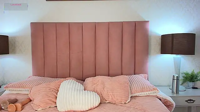 celine golden1 online show from 11, 11, 2025