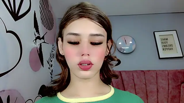 ValeriaAguilar online show from 7, 1, 2025