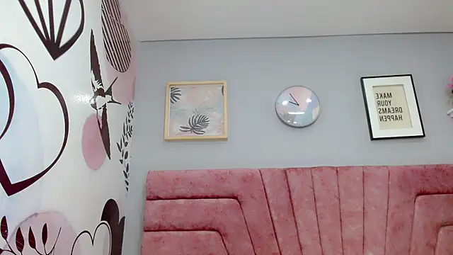 ValeriaAguilar online show from 4, 1, 2025
