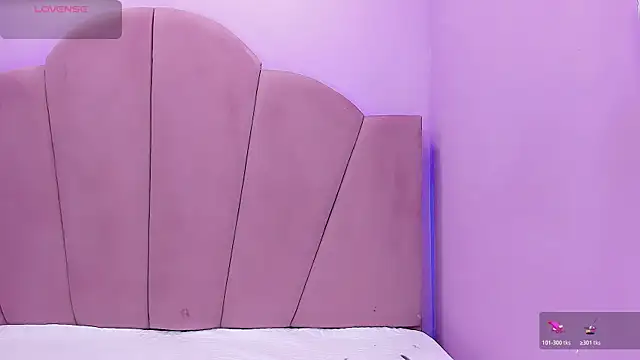 ValeriaAguilar online show from 21, 4, 2026