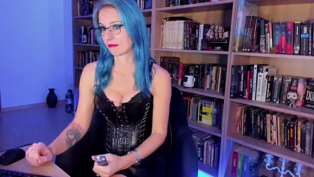 Queen of Hearts1 online show from 15, 11, 2025