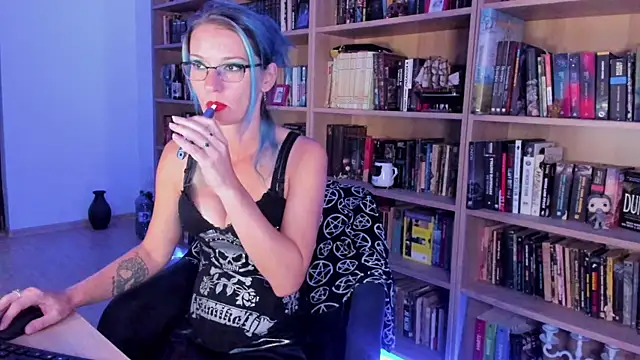 Queen of Hearts1 online show from 10, 9, 2025