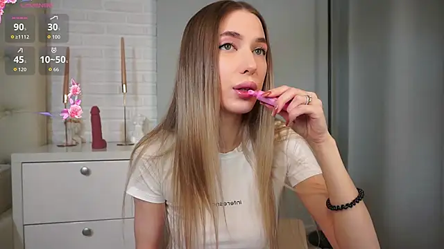 Snapshot of heidas_dream chatting on 3, 12, 2025 heidas dream online show from 3, 12, 2025