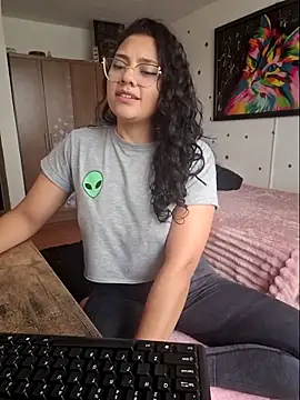 Thaliacooper  online show from 29, 4, 2026