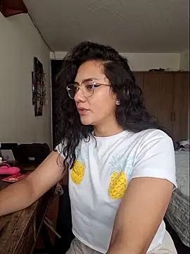 Snapshot of Thaliacooper_ chatting on 13, 11, 2025 Thaliacooper online show from 13, 11, 2025