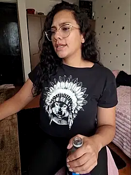 Snapshot of Thaliacooper_ chatting on 6, 2, 2026 Thaliacooper online show from 6, 2, 2026