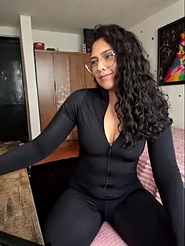 Thaliacooper  online show from 28, 4, 2026